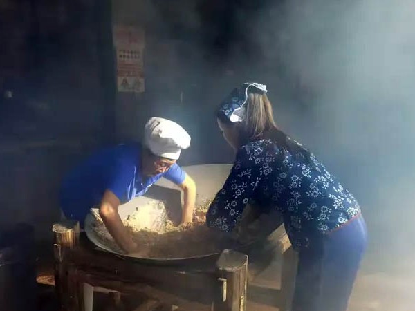 茅臺(tái)鎮(zhèn)京華酒莊董事長(zhǎng)嚴(yán)躍群念的醬酒文化經(jīng)