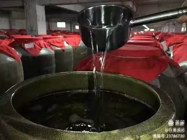 七個(gè)關(guān)鍵詞，揭秘茅臺(tái)鎮(zhèn)京華酒莊醬酒品質(zhì)卓越，榮獲大金獎(jiǎng)的本質(zhì)！